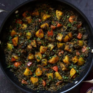 saag aloo in the pan after cooking