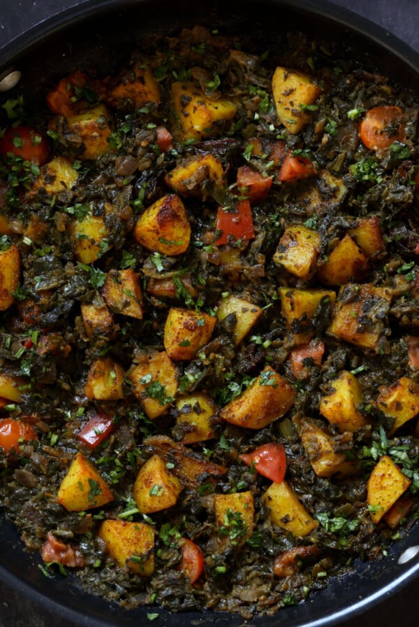 saag aloo in the pan after cooking