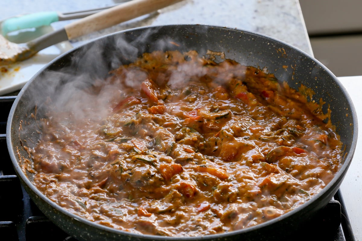 base sauce in the pan after mixing