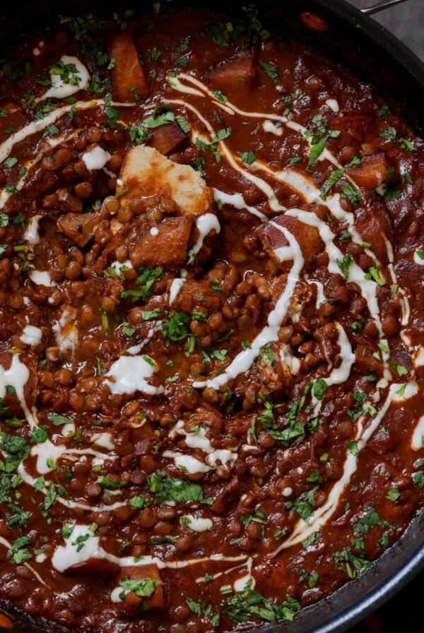 lentils vindaloo in the pan after adding the toppings