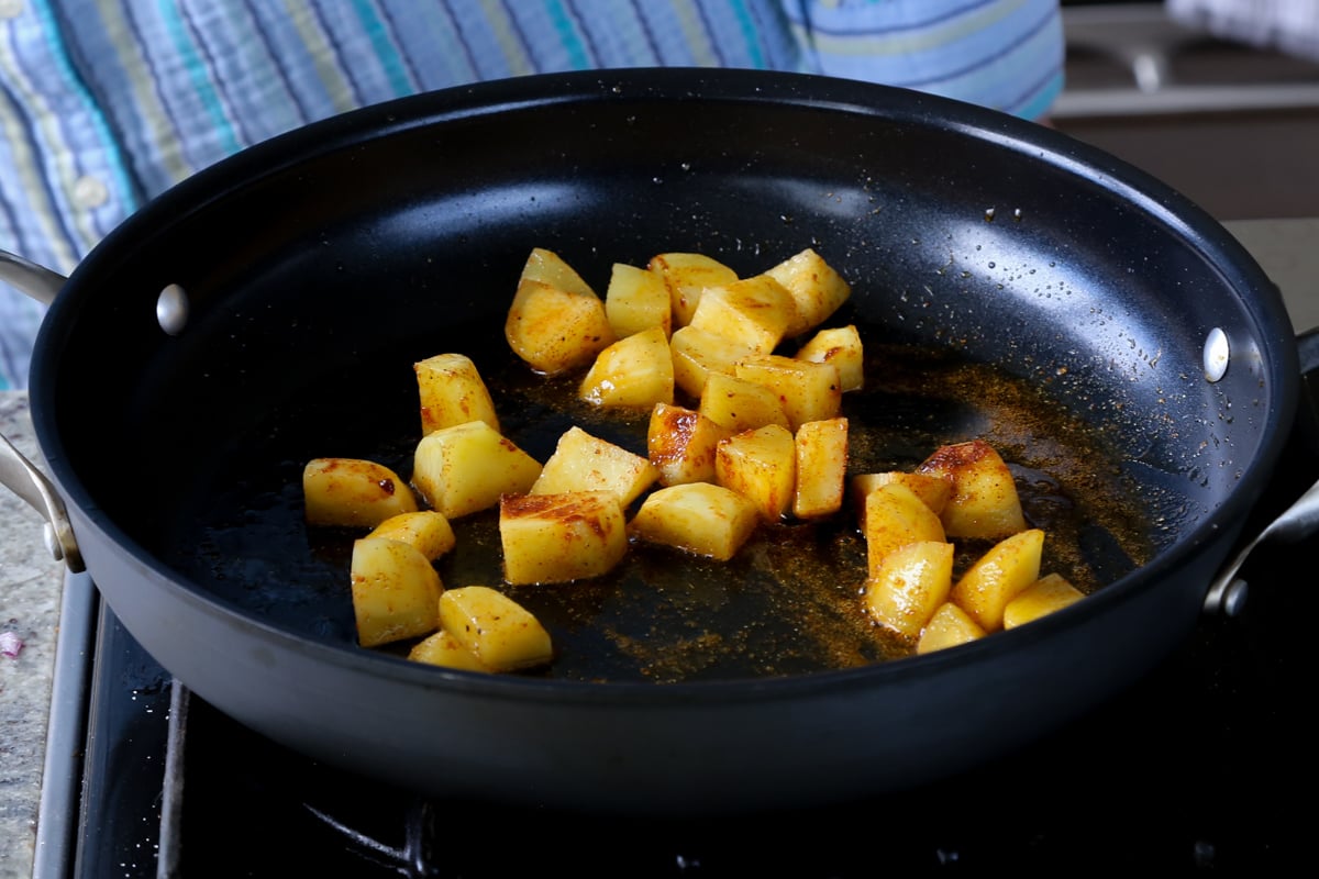 potatoes in the pan after cooking