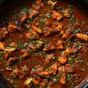 malvani chicken curry in the pan after cooking