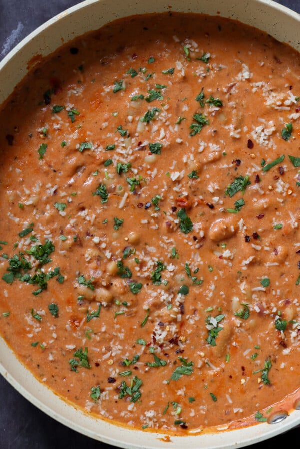 rosé sauce beans in the pan