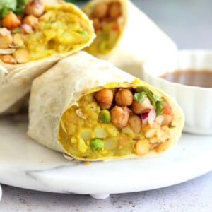 Samosa Wraps - Spiced Potatoes, Chickpeas, Chutney Burrito. Easy Spiced Potato Chickpea Burrito for lunch, picnic or carry out. #VeganRicha #Vegan #Nutfree #Soyfree #Recipe  Easily #Glutenfree