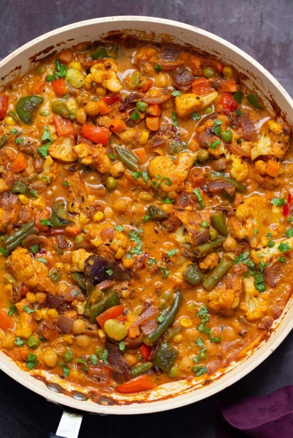 vegetable bhuna in the frying pan